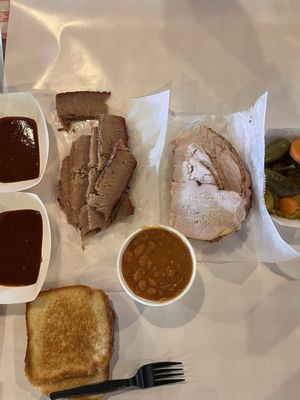 Rudy's "Country Store" and Bar-B-Q by null