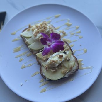 Cafe Express - Pear and goat cheese toast - Cafes Near Me - Las Vegas, Nevada Cafe Express - Pear and goat cheese toast - Cafes Near Me - Las Vegas, Nevada