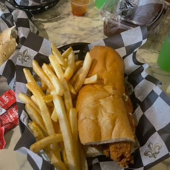 B Sweet Bistro - Catfish po boy - Food Court Near Me - New Orleans, Louisiana