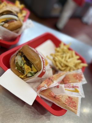 In-N-Out Burger by null