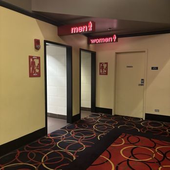 AMC Chicago Ridge 6 - Men's & Women's Bathroom - Cinema Near Me - Chicago Ridge, Illinois
