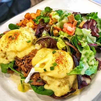 Aloha Kitchen - Eggs Benedict - Breakfast & Brunch Near Me - Honolulu, Hawaii