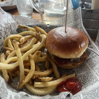Skippy's Burger Bar - Burgers Near Me - Thiensville, Wisconsin