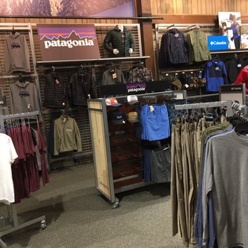 DICK'S Sporting Goods - Sports Wear Near Me - Pittsburgh, Pennsylvania