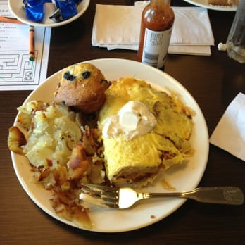 Broken Yolk Cafe - Californian omelet - Breakfast & Brunch Near Me - Orange, California