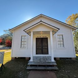 Elvis Presley Birthplace & Museum - Elvis' childhood church