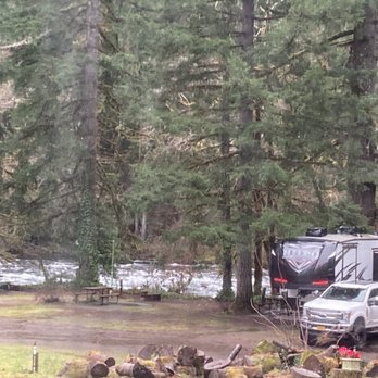 Hoodoo's Patio RV Park - Rv sites closer to the McKenzie river - RV Parks Near Me - Blue River, Oregon