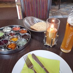 Mantra - Papadam mit 11 Dips.