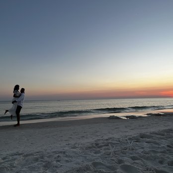 Panama City Beach - A sweet couple taking pictures - Beaches Near Me - Panama City Beach, Florida Panama City Beach - A sweet couple taking pictures - Beaches Near Me - Panama City Beach, Florida