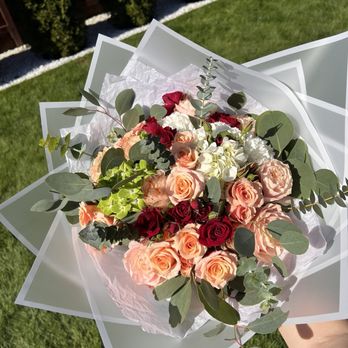 CG Flowers - A beautiful arrangement of fresh flowers - Floral Designers Near Me CG Flowers - A beautiful arrangement of fresh flowers - Floral Designers Near Me