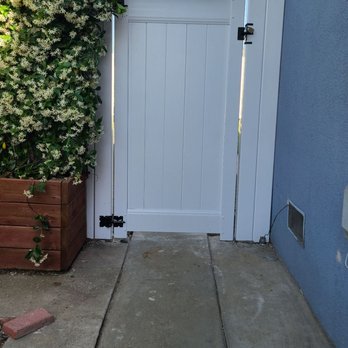 LA Team Vinyl Fences - Fences & Gates Near Me