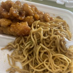 Ruby Thai Kitchen - Combo 1- mango chicken and noodles
