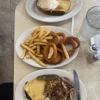 Chateau Coffee Shop - Sandwiches Near Me - Woodmere, New York Chateau Coffee Shop - Sandwiches Near Me - Woodmere, New York