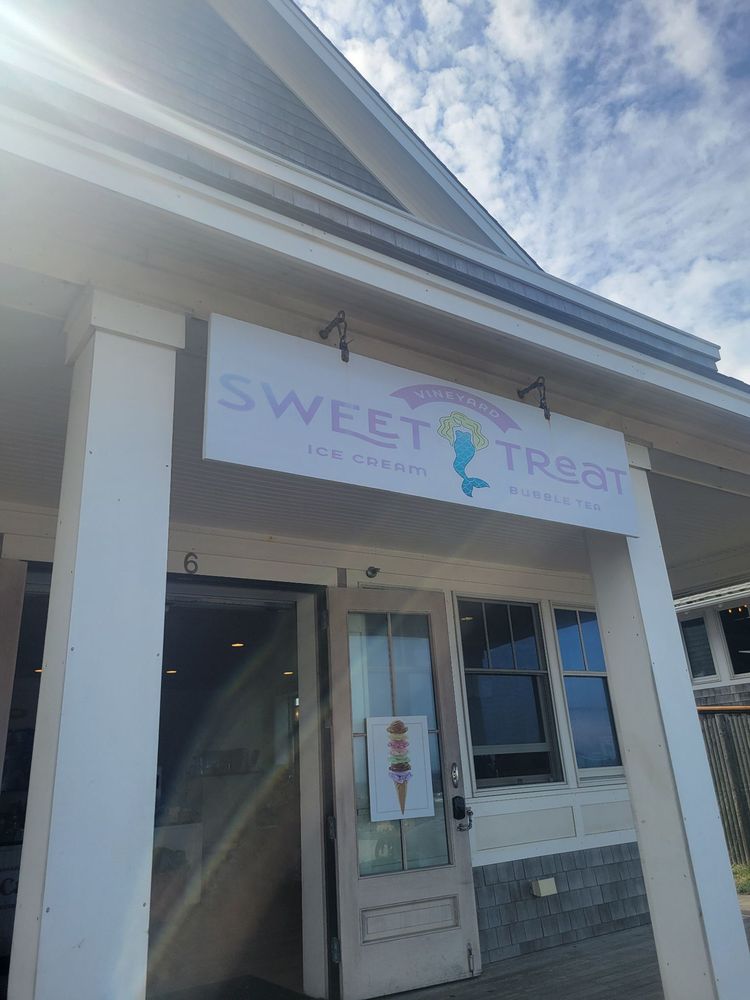 Vineyard Sweet & Treat Logo