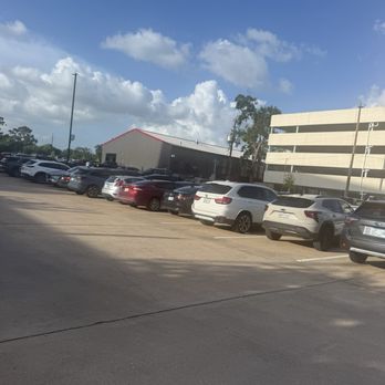 Kirby Ice House - Parking next to the parking garage. Can also park inside. - Beer Bar Near Me - Houston, Texas