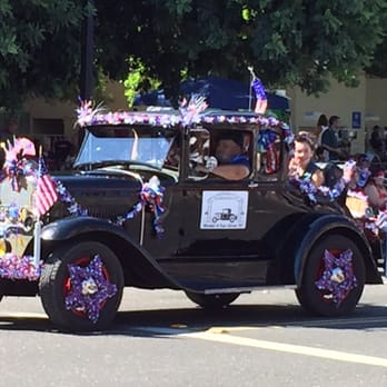 Downtown Modesto - Modesto 07/04/15 Parade: Model A Fun (classic beauty) - Festivals Near Me - Modesto, California