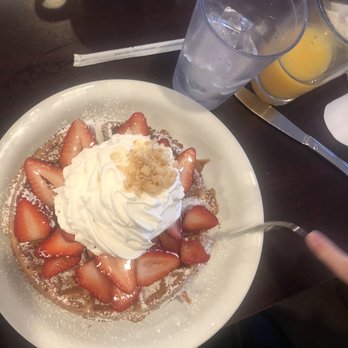 Eggs 'n Things - Waikiki Beach Eggspress - Strawberry waffle - Breakfast & Brunch Near Me - Honolulu, Hawaii Eggs 'n Things - Waikiki Beach Eggspress - Strawberry waffle - Breakfast & Brunch Near Me - Honolulu, Hawaii