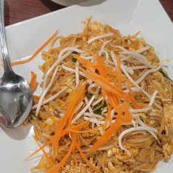 Lanna Thai Restaurant - Chicken pad thai