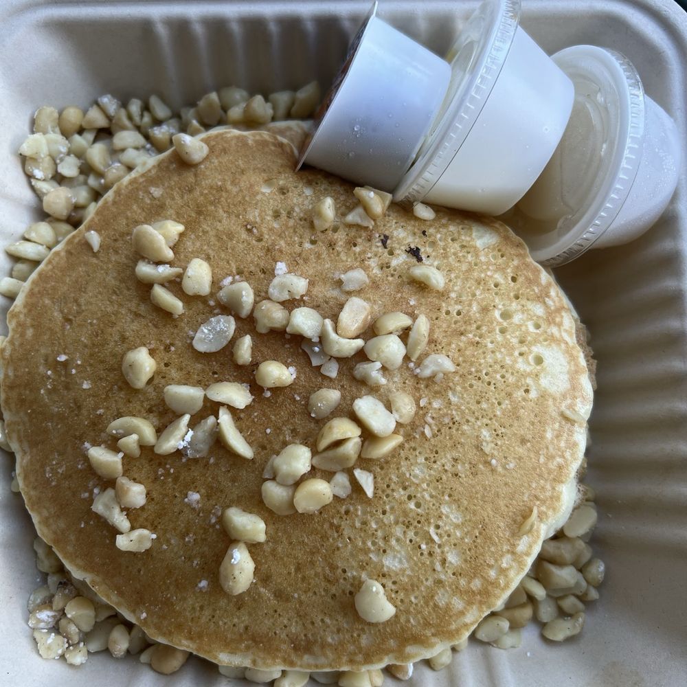 Kihei Caffe - Banana & Macadamia Nuts pancakes - Hawaiian Near Me - Kihei, Hawaii