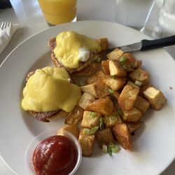 Top Notch Burgers - Canadian Benedict with hash browns