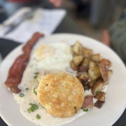 Woodland Biscuit Company - Biscuit and gravy - not enough food for your average farmer