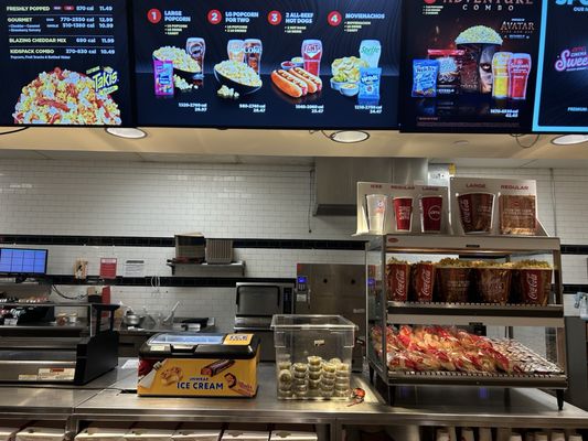 AMC River East 21 by null