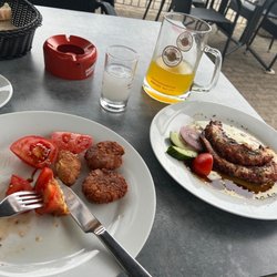 Käsebällchen und gegrillter Octopus.