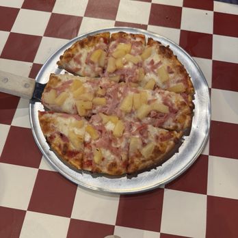 Olde Town Pizzeria - Hawaiian pizza - individual size 8" - Pizza Near Me - Brandon, Florida Olde Town Pizzeria - Hawaiian pizza - individual size 8" - Pizza Near Me - Brandon, Florida