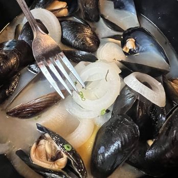 Gilbert's Chowder House - Criminal treatment of gorgeous mussels - Seafood Near Me - Portland, Maine