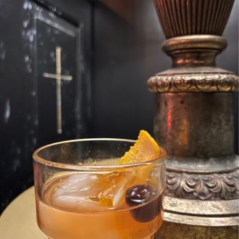 The Golden Goose - Really good old fashioned. Thank you seeet baby Jesus - Cocktail Bars Near Me - Austin, Texas The Golden Goose - Really good old fashioned. Thank you seeet baby Jesus - Cocktail Bars Near Me - Austin, Texas