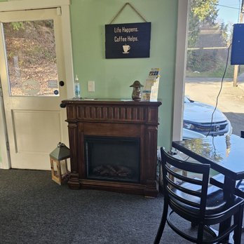 Hot Java Cafe - Cozy corner - Coffee & Tea Near Me - Bremerton, Washington
