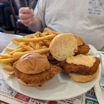 Pompton Queen Diner - Chicken sliders - Diners Near Me - Pompton Plains, New Jersey