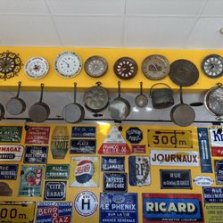 Le Café Crêpe - Love this wall!