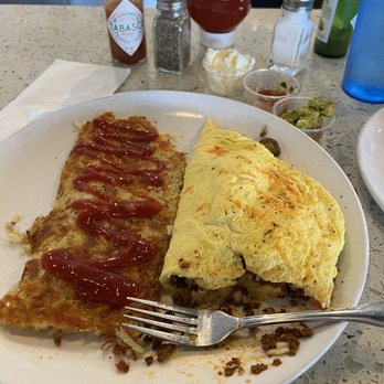 Broken Yolk Cafe - El Fuego Omelet - Breakfast & Brunch Near Me - Chandler, Arizona Broken Yolk Cafe - El Fuego Omelet - Breakfast & Brunch Near Me - Chandler, Arizona