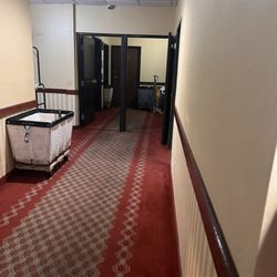 Geneva Motel Inn - Near the elevator, all the maintenance equipment was sitting out.