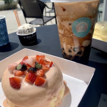 Sun Tea Mix - Strawberry soufflé and a brown sugar boba - Bubble Tea Near Me - Honolulu, Hawaii