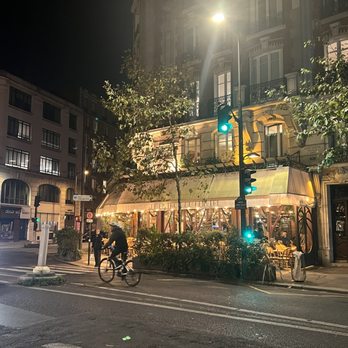 Le Bistrot du Peintre - Bistros Near Me - Paris, 75 Le Bistrot du Peintre - Bistros Near Me - Paris, 75
