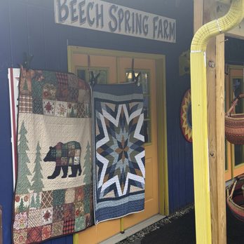 Beech Spring Gift Shop - Lovely throw quilt. - Gift Shops Near Me - Sperryville, Virginia