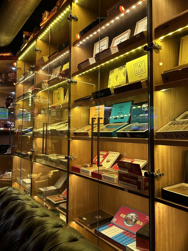 Española Cigar Bar & Lounge