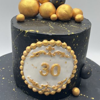 Queen cake - Modern design cake - Custom Cakes Near Me - Tucson, Arizona