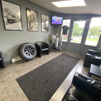 Pop's Exhaust - Lobby - Auto Repair Near Me - Manchester, Connecticut