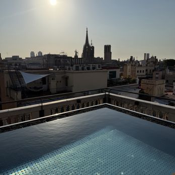 Vividora - Rooftop pool - Hotels Near Me - Barcelona, B