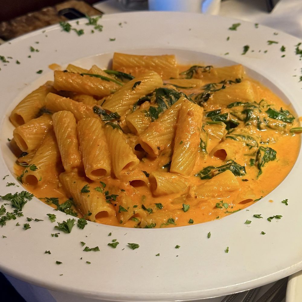 Zaza's - Rigatoni alla Vodka Lunch (add spinach) - Italian Near Me - Clarendon Hills, Illinois Zaza's - Rigatoni alla Vodka Lunch (add spinach) - Italian Near Me - Clarendon Hills, Illinois