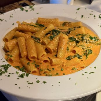 Zaza's - Rigatoni alla Vodka Lunch (add spinach) - Italian Near Me - Clarendon Hills, Illinois Zaza's - Rigatoni alla Vodka Lunch (add spinach) - Italian Near Me - Clarendon Hills, Illinois