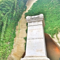 Parco Vergiliano di Piedigrotta - Lo sanno tutto vero che la tomba di Leopardi e' a Napoli?!???