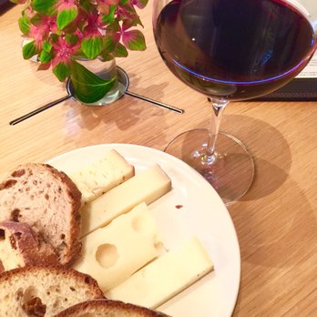Le Bar à Vin du CIVB - Wine Bars Near Me - Bordeaux, 33 Le Bar à Vin du CIVB - Wine Bars Near Me - Bordeaux, 33