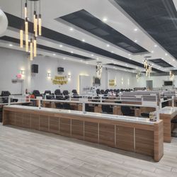Trendy Salon Suite - Nail stations