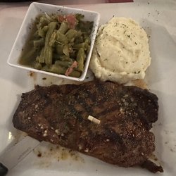North Flow Steakhouse & Tavern - Green beans, mashed potatoes, New York Strip