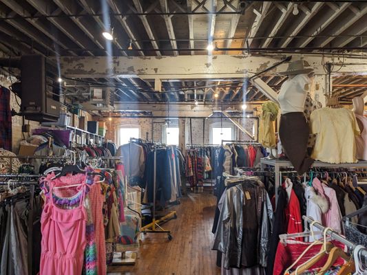 Pixel 19 Vintage Clothing, 2100 W 8th St, Cincinnati, OH 45204, US