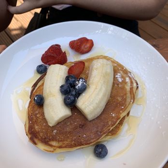 Boulangerie Jade - Pancakes with fruit - Bakeries Near Me - London, XGL